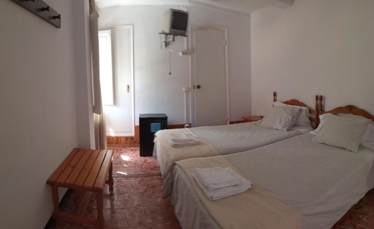 Hostal Fonda Cerdanya 拉波夫拉-德利列特 外观 照片